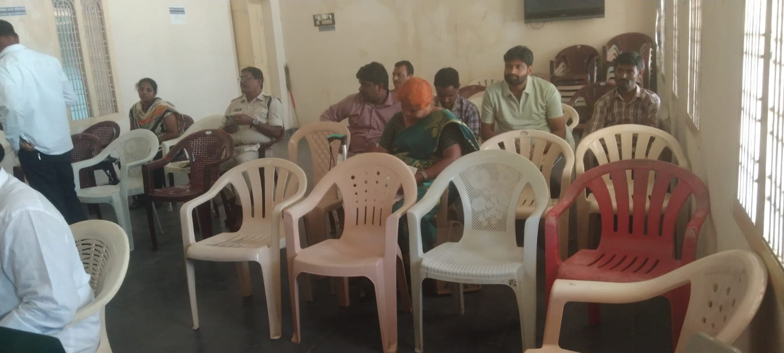 'Praja Vani' (Public Voice) in Kusumanchi falls flat  Lack of public response  Empty chairs on display