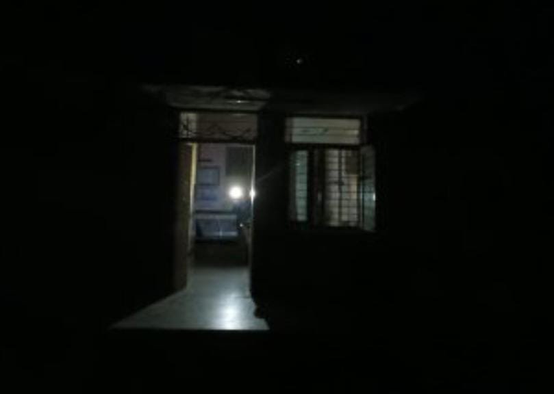 కరెంట్‌ పోతే.. కారేపల్లి ఆసుపత్రిలో చీకట్లే!