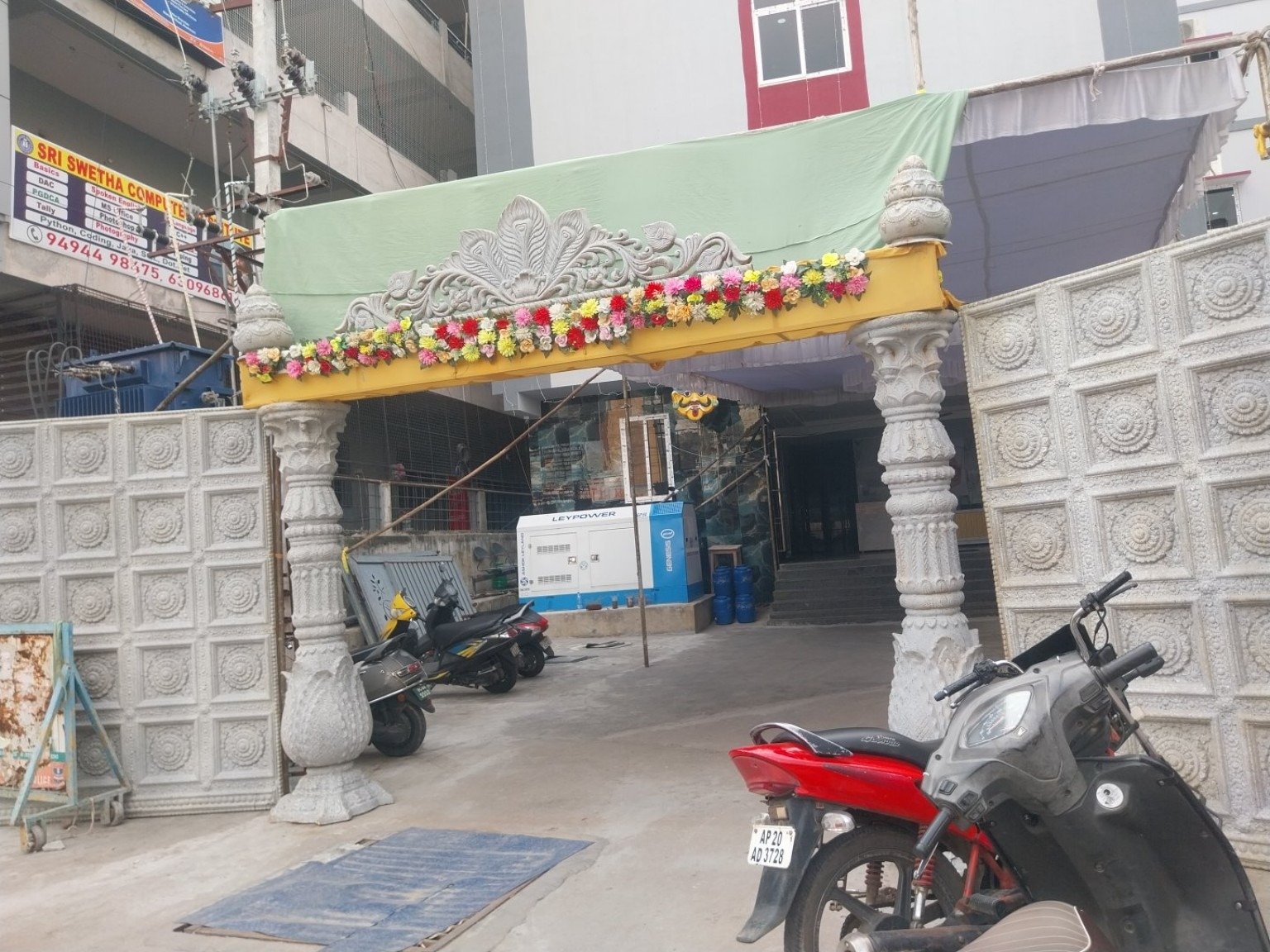 ఖమ్మం :అనుమతుల్లేకుండానే ఫంక్షన్ హాల్, డీలక్స్ రూమ్స్ ఖమ్మం :అనుమతుల్లేకుండానే ఫంక్షన్ హాల్, డీలక్స్ రూమ్స్
